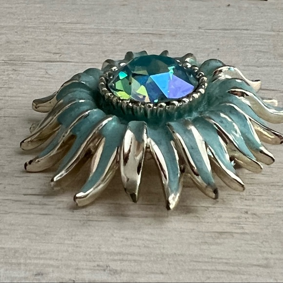 Weiss Vintage Light Blue Enamel AB Rhinestone 1940s Brooch and Earrings Set - Picture 8 of 16